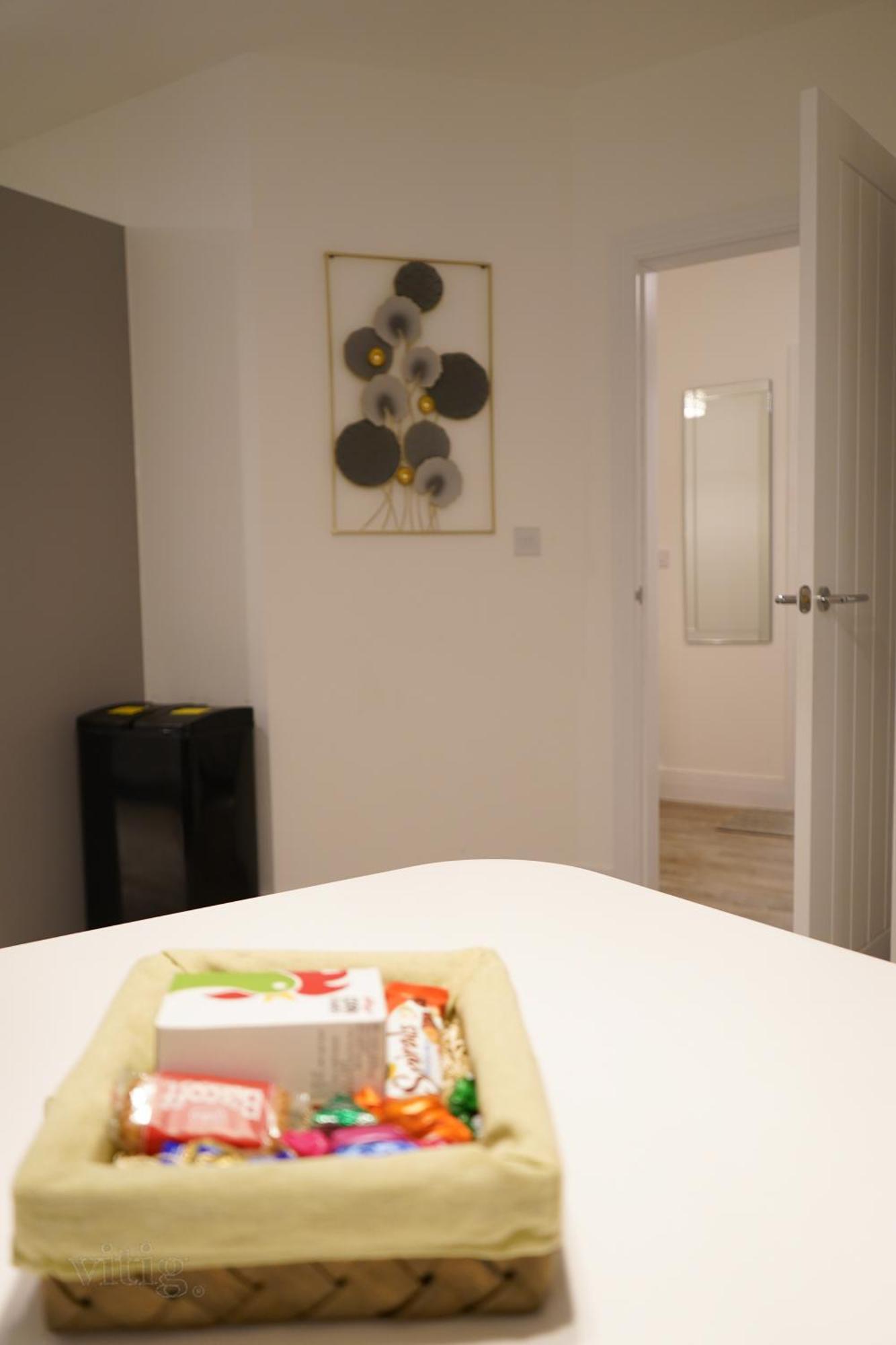 A1m Hampton Lakes Brand New Entire House *