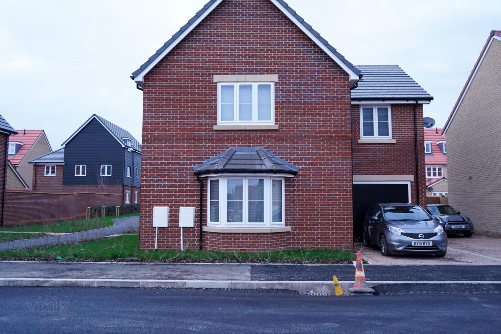 A1m Hampton Lakes Brand New Entire House Apartment Peterborough