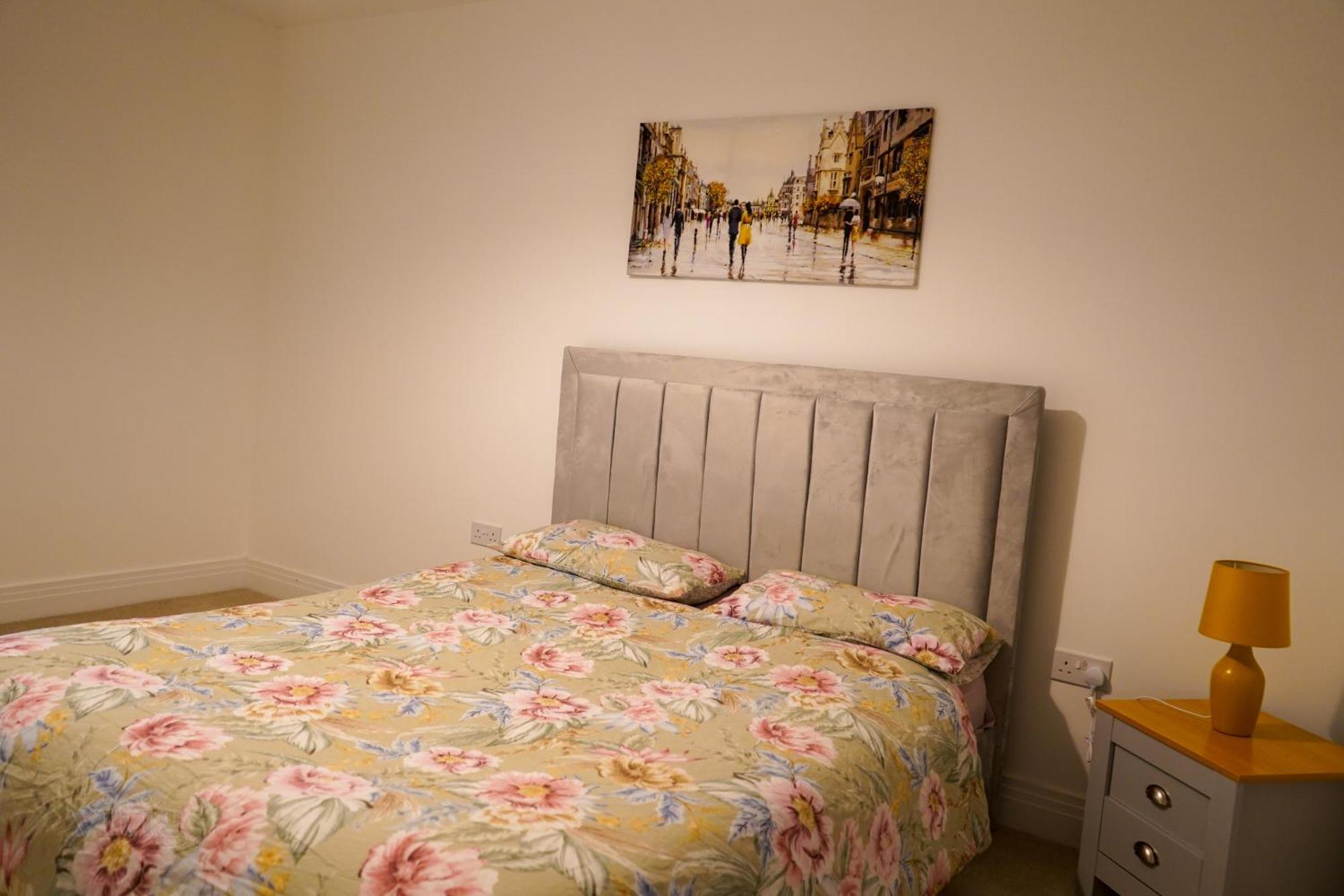 A1m Hampton Lakes Brand New Entire House Apartment *