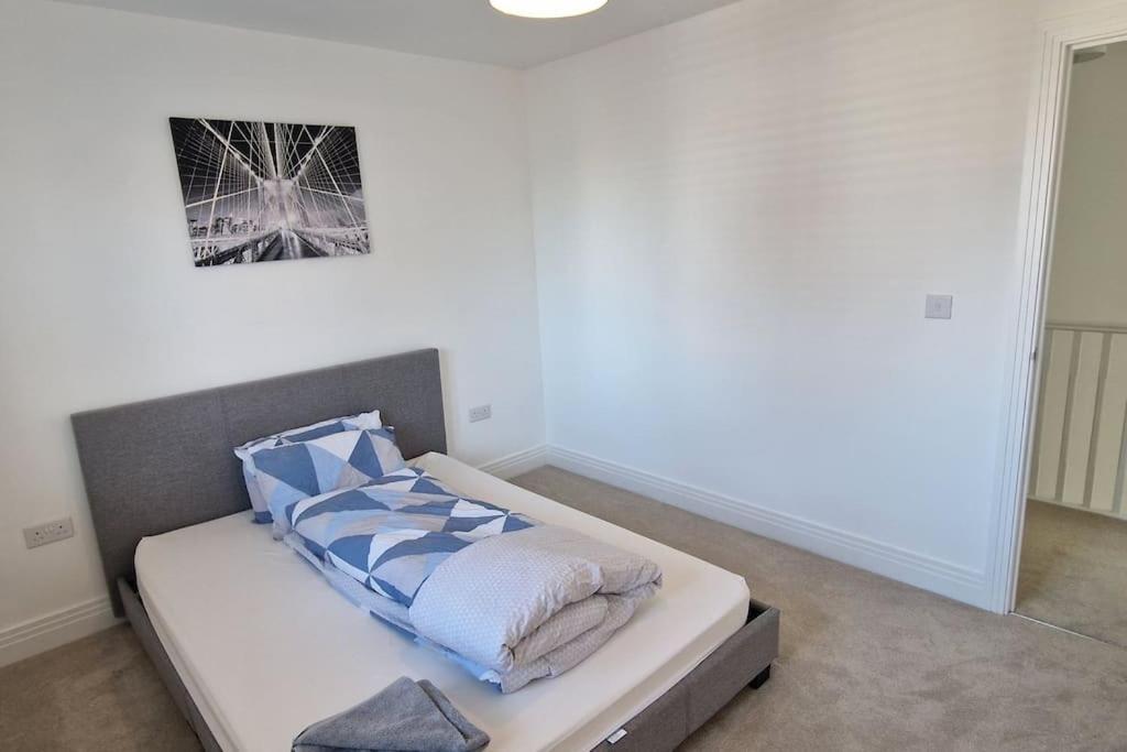 A1m Hampton Lakes Brand New Entire House Peterborough